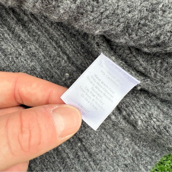 Talbots petite Gray cable Knit Women's peplum cardigan Sweater, Size L - Picture 8 of 8